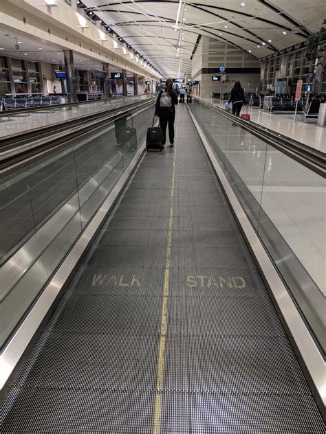 Moving Walkway At Detroit Airport With Two Lanes Rmildlyinteresting
