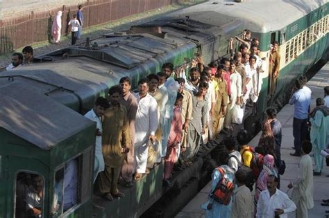 Overcrowded Trains Around The World Pics