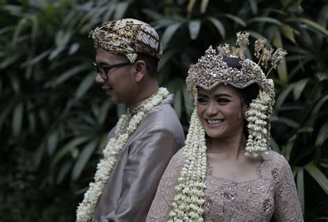 Tidak menerima telpon dan dm wa 081225545335 kadilangu petek rt 01/04 demak jateng menerima pesanan ronce melati adat jawa,sunda,hijab. Riasan Ronce Melati Jogjaputri : Roncemelatijogjapaesageng ...