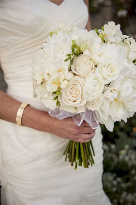 Beautiful White Wedding Bouquet Ideas For Wedding Inspiration