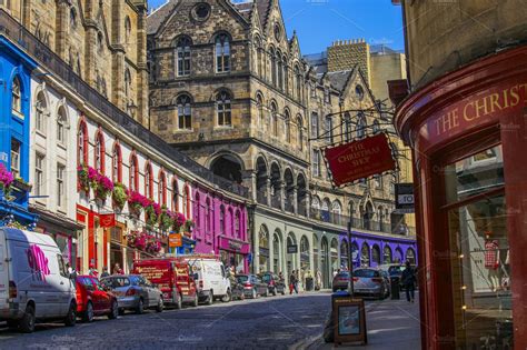 Complementary up to other cities that incarnate architectural designs against historic landmarks and structures, they seem to focus on improvements. Colorful street in Edinburgh ~ Architecture Photos ...