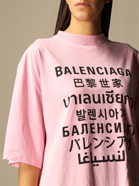 Balenciaga Over T Shirt With Multi Language Logo Print Pink T Shirt Balenciaga 641532 Tjvi3