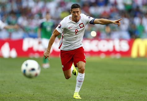 Robert Lewandowski Delighted Poland No Longer A One Man Band At Euro 2016