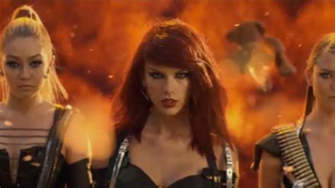 Watch Taylor Swift Kill A Man With Her Thighs And Pay Tribute To Kill
