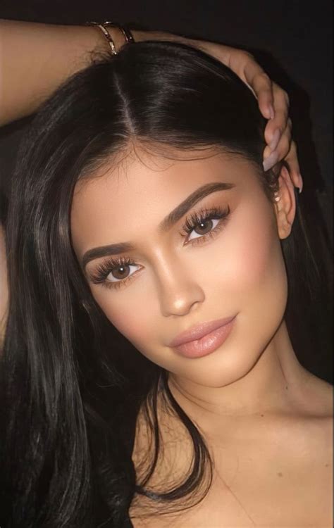 the king kylie makeup look that went viral on tiktok kylie makeup kylie jenner makeup jenner