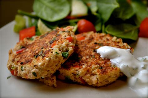 Try munching on these healthy snacks that are quick to make. Soul Food Queen: soulfoodqueen.net Salmon Croquettes Recipe