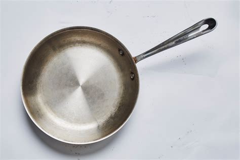 Such as chef knife, carving and slicing knife, bread knife, utility knife, paring knife, knife sharpener, finger protector, knife stand, etc. 10 Essential Kitchen Tools for Beginner Cooks | Bon Appétit
