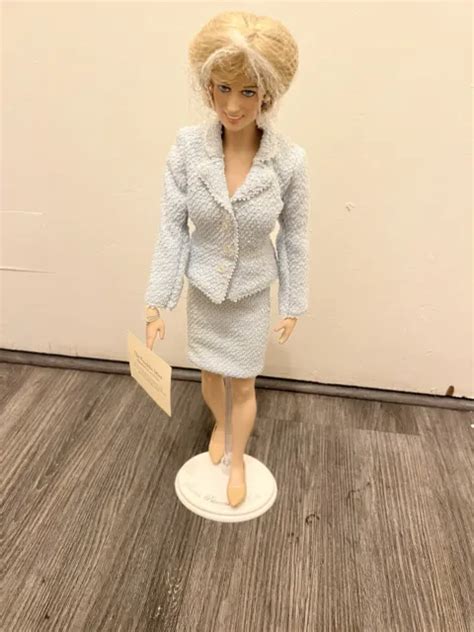 Franklin Mint Princess Diana Vinyl Doll Wearing Lt Blue Suit New W