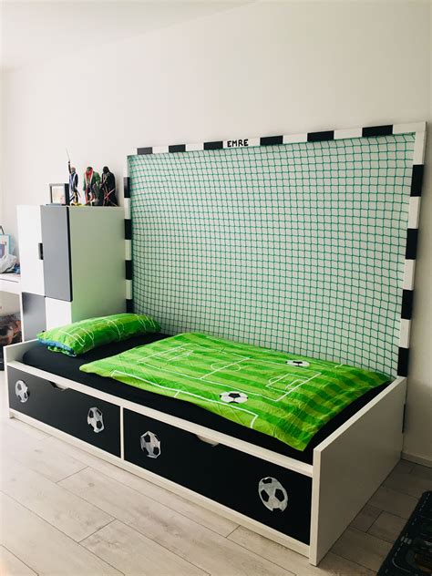 49+ elegant bilder das brennende bett / melrose place (1992): Fussballzimmer | Soccer themed bedroom, Football rooms ...