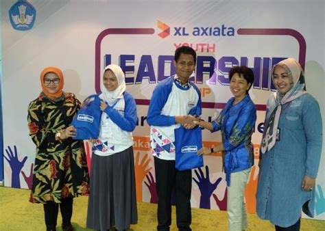 Kurikulum adalah keseluruhan usaha sekolah untuk mempengaruhi proses belajar mengajar baik langsung di kelas tempat bermain, atau di luar sekolah. Sasar Sekolah Menengah, Kurikulum XL Future Leaders ke ...