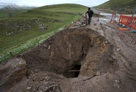 Sinkhole Amazing Pictures Of Massive Hole In The Ground