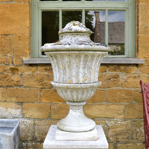 A Pair of late 18th century Portland stone finials - ARCHITECTURAL HERITAGE