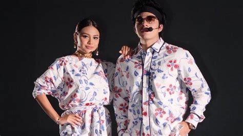 Lihat saja video yang berikut ini. Rencana Pernikahan dengan Aurel Hermansyah Terpaksa ...