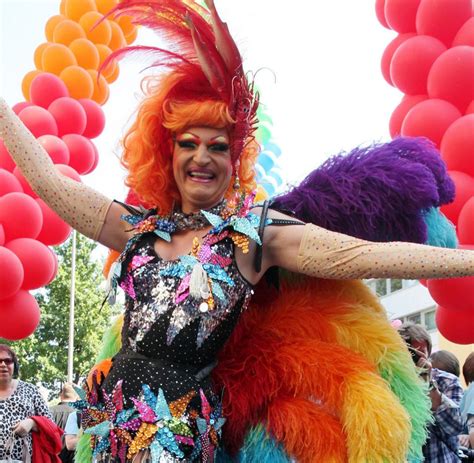 Clip ref lc26 1950s germany, drag queen performs, cabaret, hamburg. Party im Norden: Olivia Jones - In Hamburg ist der CSD ...