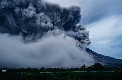 Contoh Teks Eksplanasi Fenomena Alam Tentang Gunung Meletus Seiket