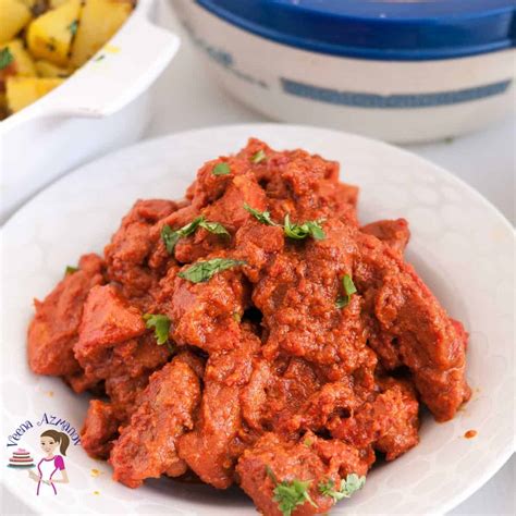 Similar to chicken tikka masala, butter chicken is one of the most popular curries at any indian restaurant around the world.aromatic golden chicken pieces in an incredible creamy curry sauce, this butter chicken recipe is one of the best you will try! Indian Butter Chicken in 20 mins - Veena Azmanov