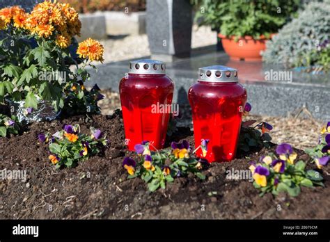 people remembering their loved ones who died Stock Photo - Alamy