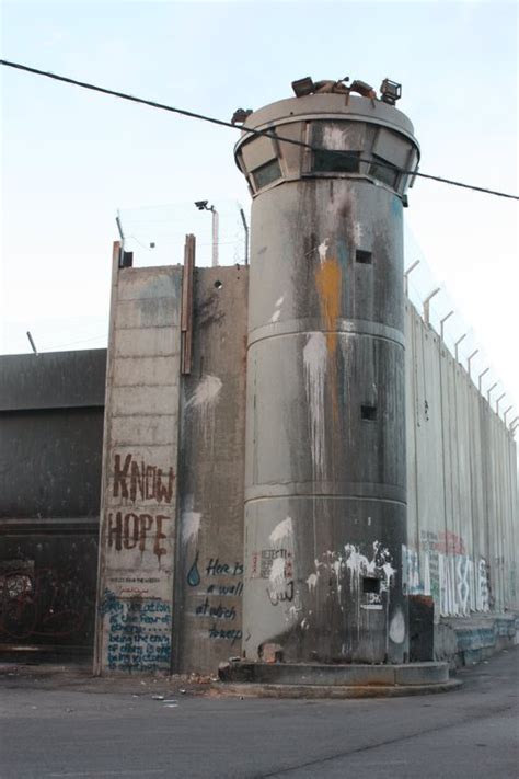 Israel argumenta que está defendiendo su frontera y acusa a hamas de utilizar las protestas como cubierta para sus intentos de violar el cerco fronterizo para atacar a civiles y soldados. La Nomadita: Palestina, Haifa, un nuevo año y PETRA ...