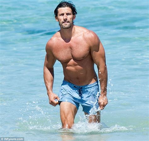 Tim Robards Has Buxom Blonde Socialite In Giggles After Beach Swim Daily Mail Online