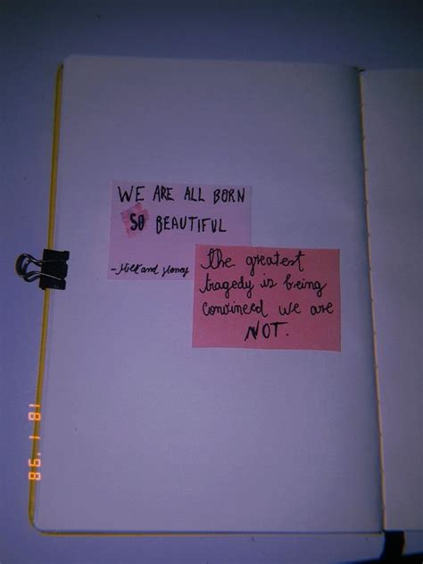 E há inúmeras menções às duas palavras ao longo do livro. "we are all born so beautiful, the greatest tragedy is ...