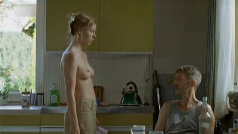 Nude Video Celebs Jule Bowe Nude Gefangene 2006