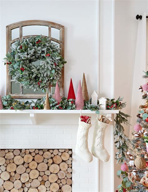 41 Pretty Ways To Decorate Your Mantel For Christmas Christmas Mantle