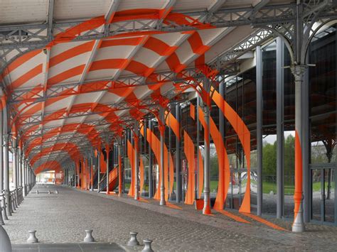 Les Anamorphoses De Felice Varini Habillent La Villette Lense