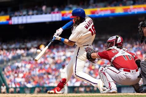 phillies rally in 9th beat d backs in 10th on walk off single
