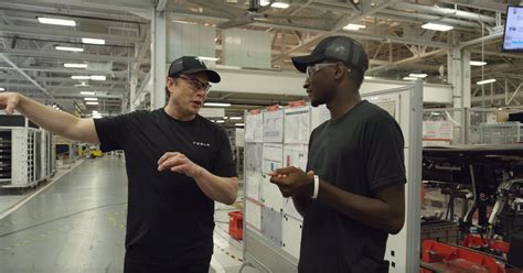 Mkbhd Tours Teslas Fremont Factory With Ceo Elon Musk Gear Primer