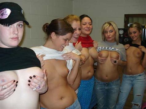 Girls Flashing Tits Groups Ehotpics Com