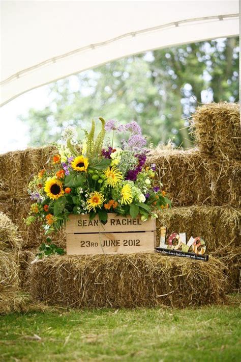 Amazing wedding backdrop ideas via : 30 Ways to Use Hay Bales at Your Country Wedding | Deer ...