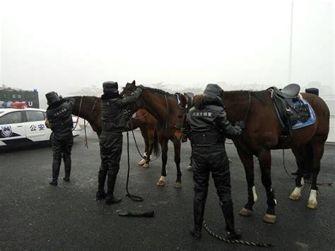 Dalians Mounted Policewomen In Full Leather Uniform Leather Dalian