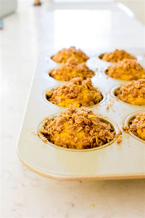 Pumpkin Oatmeal Muffins With Snickerdoodle Streusel Yeahimmaeatthat