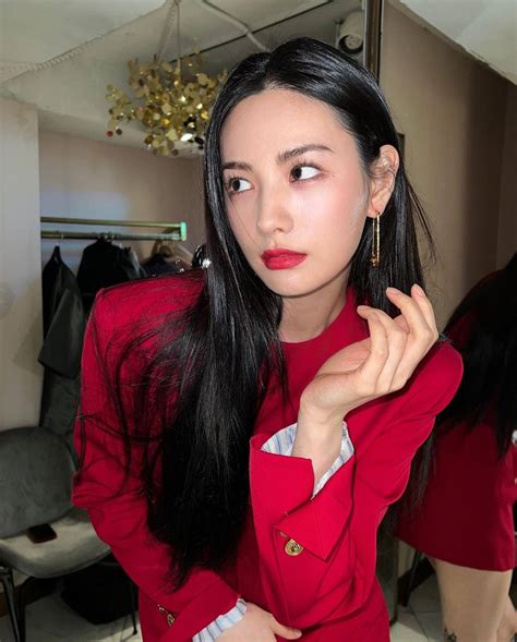 how mask girl s nana became a rising star in the fashion world the netflix actress and k pop