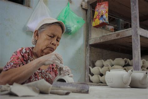 Menilik Proses Pembuatan Keramik Klampok - Saluran Sebelas