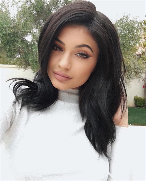 How To Style Short Hair Like Kylie Jenner Here S Kylie Jenner With A Short Brown Pixie Cut