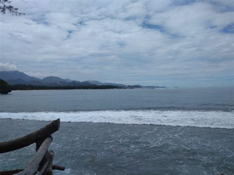 Selain dapat menikmati indahnya pantai berpasir putih ini, kita juga akan. Berkelana Ke Pantai Momong - Lampuuk - Situnis.com