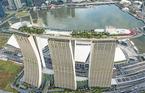 A 2.4 km branch to marina bay (with stations numbered ce1 for bayfront and ce2 for marina bay) was added in early 2012. Singapour : une quatrième tour pour le Marina Bay Sands