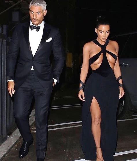 On fire Kim Kardashian quase expõe seios em look ousado GQ Musa