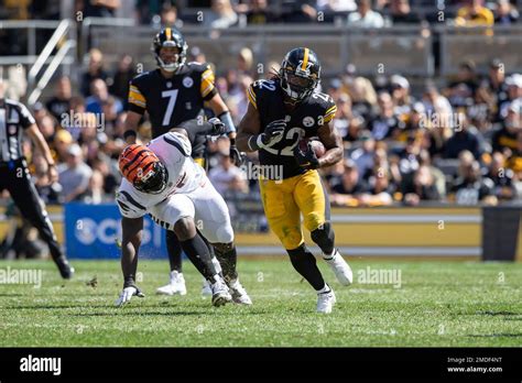 Pittsburgh Steelers Running Back Najee Harris 22 Runs After The Catch