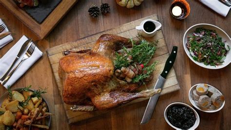 Season the cavity well with salt and pepper, then stuff with the onions, lemon, garlic halves and 2 bay leaves. 21 Best Gordon Ramsay - Christmas Turkey with Gravy - Best ...