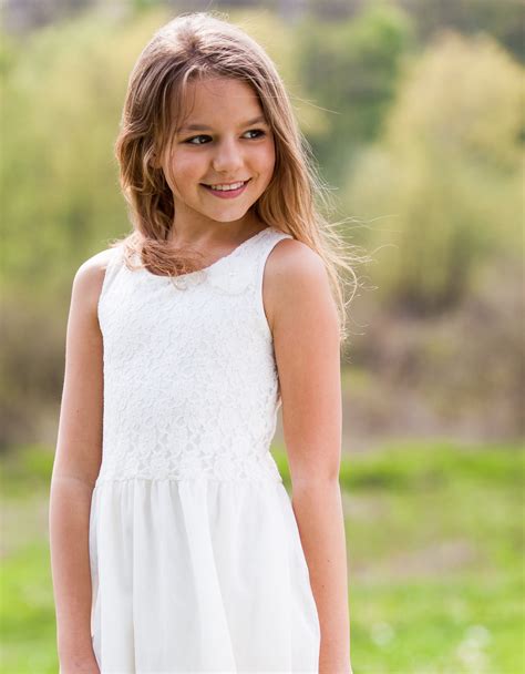 Photo Of A Cute 12 Year Old Girl Photographed In May 2015 Picture 14