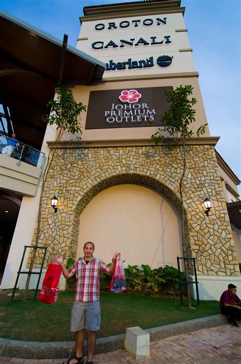 It is a great travel destination and only 35 kilometers away from the woodlands causeway and johor immigration. Malaysia Johor Premium Outlets - Shopping Heaven ! | Flickr