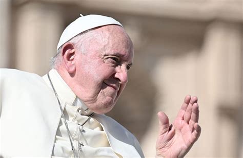 Pope Francis Approves Blessings For Same Sex Couples Dividing Catholics Worldwide Hngn