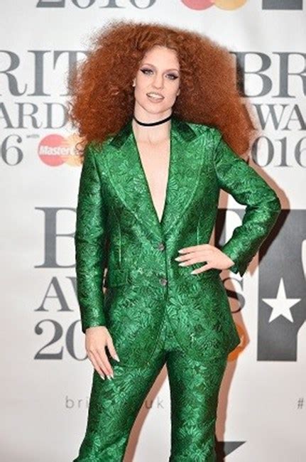 Brit Awards Os Looks Mais Desastrosos Sensualidade Vidas