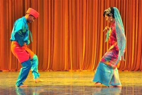 Kathakali adalah drama tarian india klasik. 30 Contoh Tari Kreasi Modern Daerah di Indonesia ...