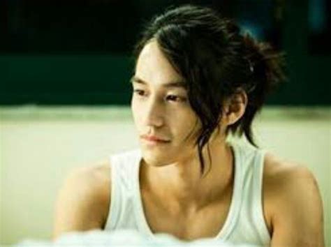 This drama features kim bum with a different and very new visual because he appears with a mustache and short hair that shows that the innocent and sweet boy image in the boys over flowers drama that once made his name famous is not the same as it used to be. Actors Who Rocked Long Hair #UORT | K-Drama Amino