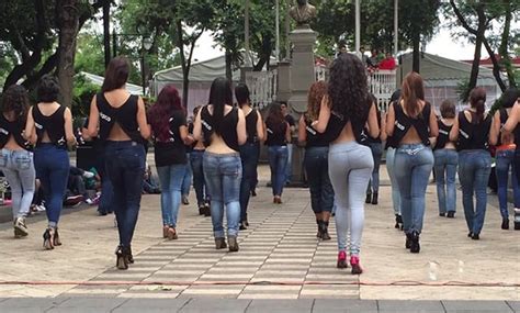 Kizomba Dance Sexy Jeans Shorts People Dancing Latin Women
