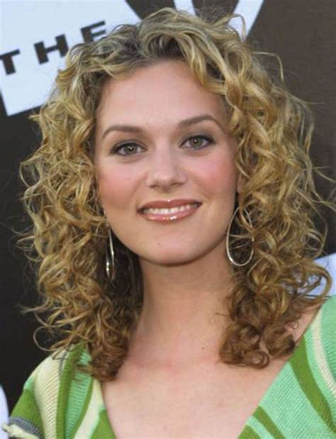 21 Hairstyles For Girls With Curly Hair Feed Inspiration