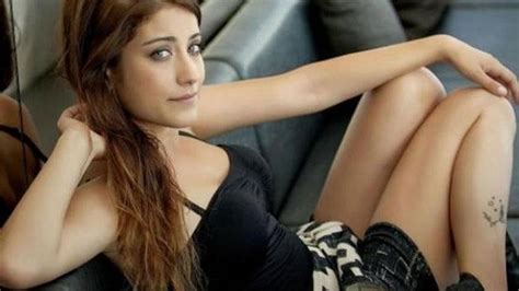 Hazal Kaya 10 yıldır hastasıyım MedyaFaresi com